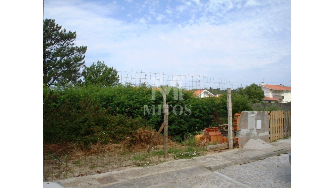 Terreno para Venda em Carreço Foto 1