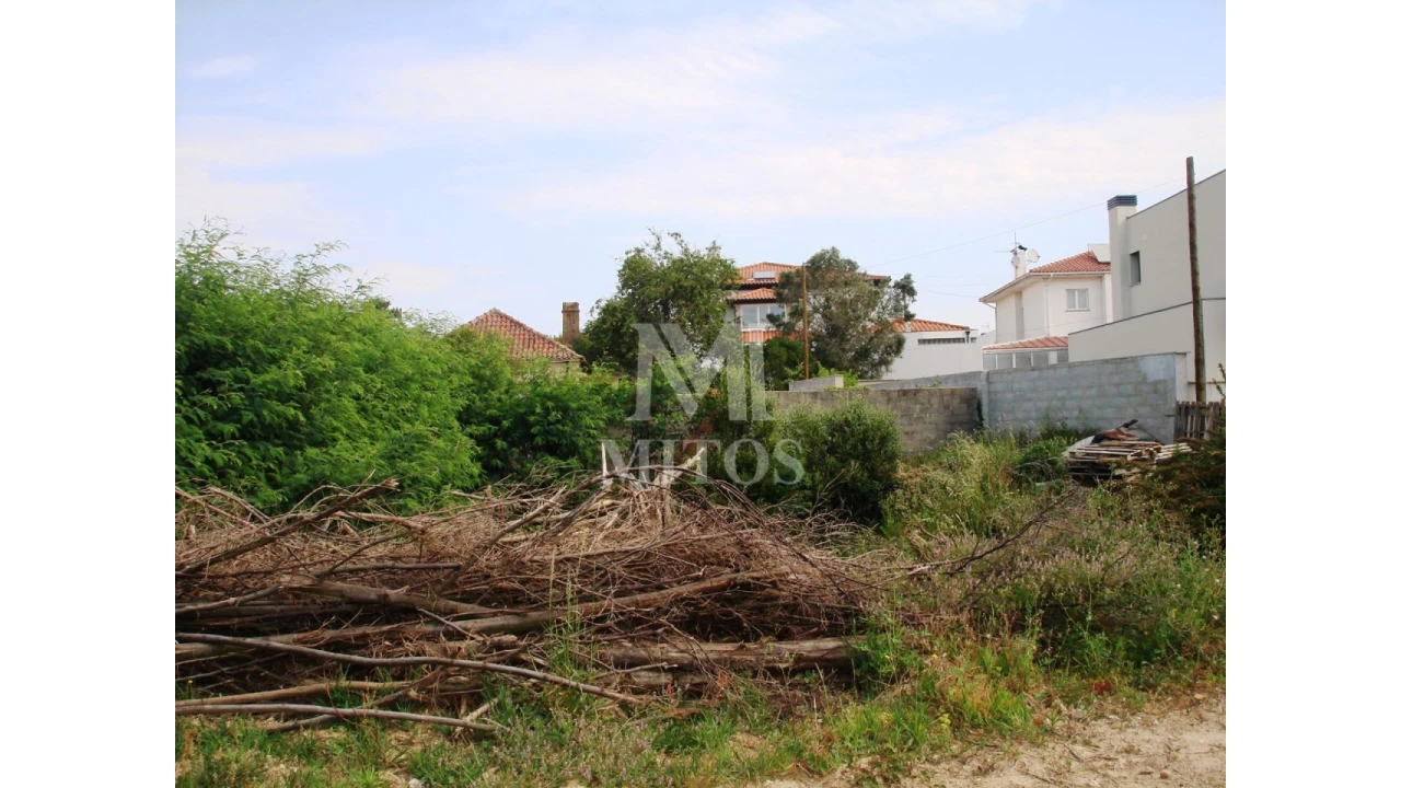Terreno para Venda em Carreço Foto 2