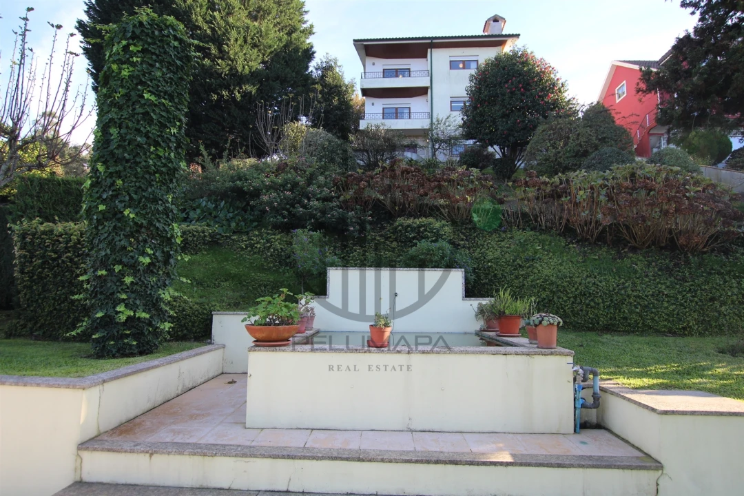 Moradia T5 para Venda em Castelões Foto 3