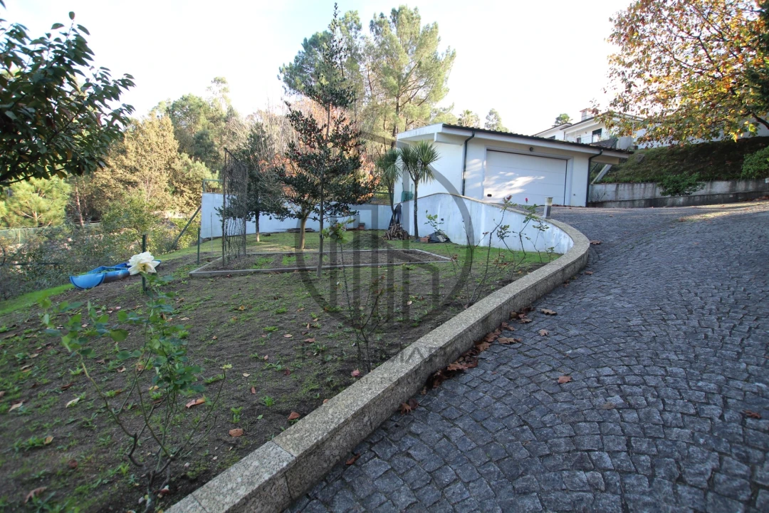 Moradia T5 para Venda em Castelões Foto 24