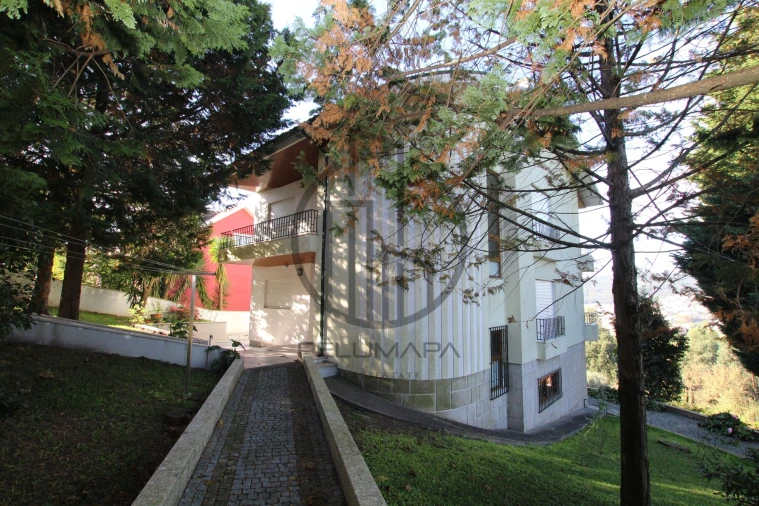 Moradia T5 para Venda em Castelões Foto 6