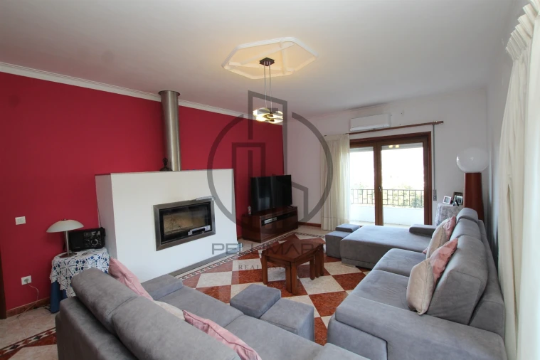 Moradia T5 para Venda em Castelões Foto 2