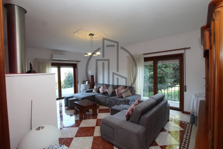 Moradia T5 para Venda em Castelões Foto 10