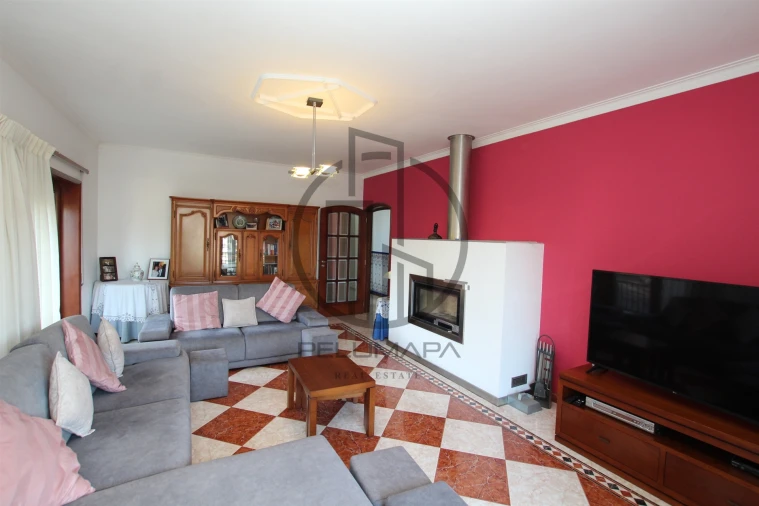 Moradia T5 para Venda em Castelões Foto 8