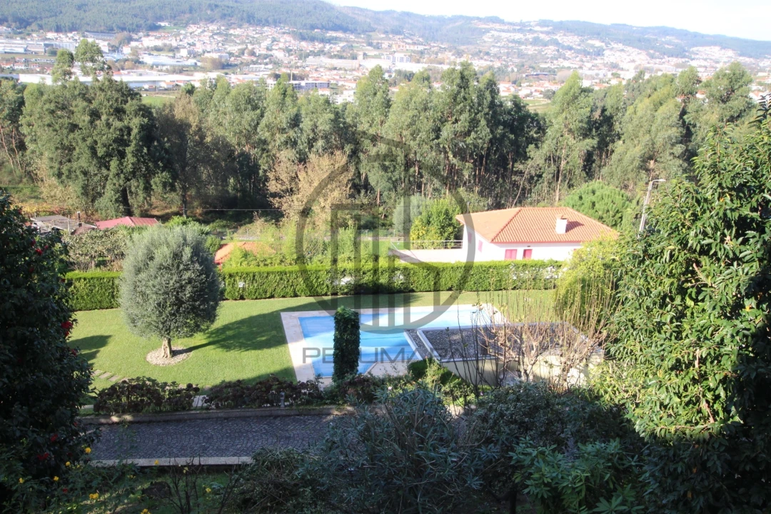 Moradia T5 para Venda em Castelões Foto 4