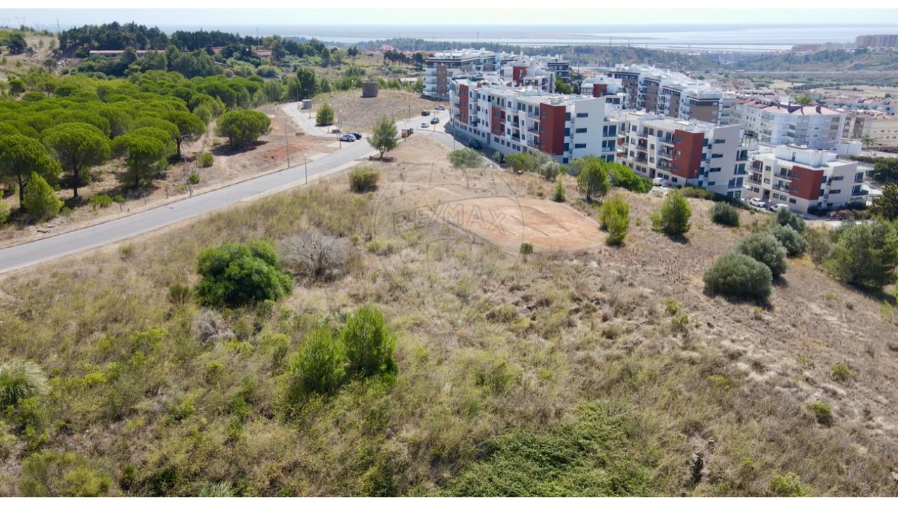 Terreno para Venda em Vialonga Foto 1