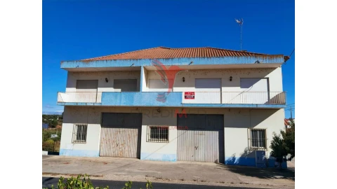 Moradia T7 para Venda em Azoia de Cima e Tremês