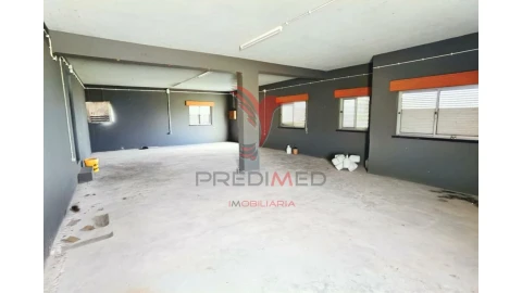 Moradia T7 para Venda em Azoia de Cima e Tremês