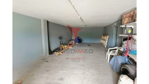 Moradia T7 para Venda em Azoia de Cima e Tremês