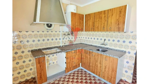Moradia T7 para Venda em Azoia de Cima e Tremês