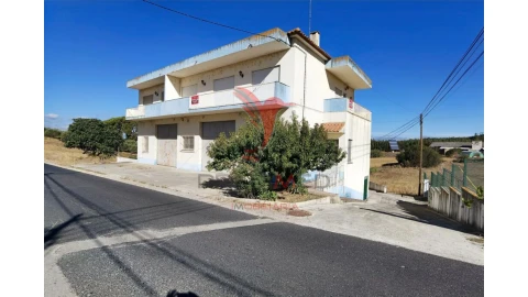 Moradia T7 para Venda em Azoia de Cima e Tremês