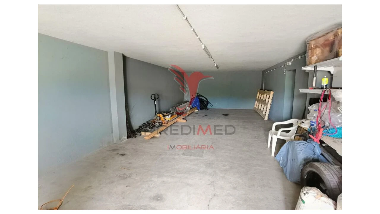 Moradia T7 para Venda em Azoia de Cima e Tremês Foto 8