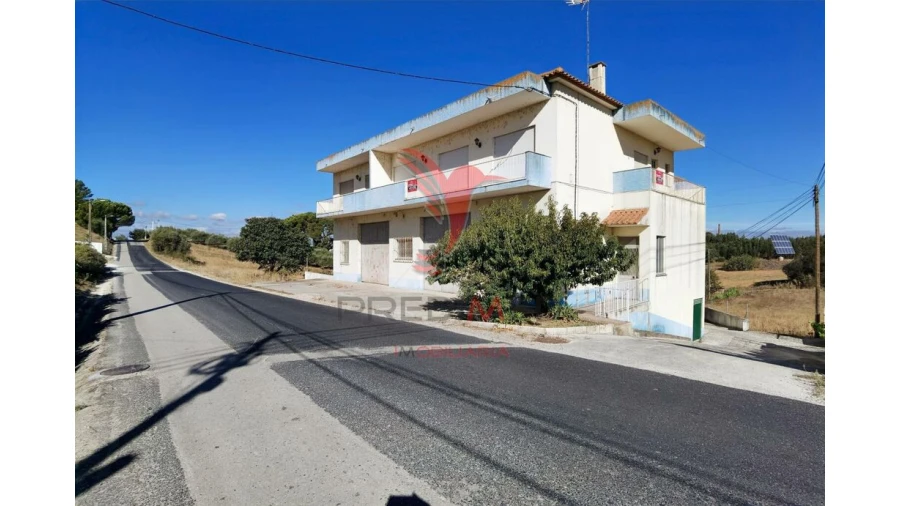 Moradia T7 para Venda em Azoia de Cima e Tremês
