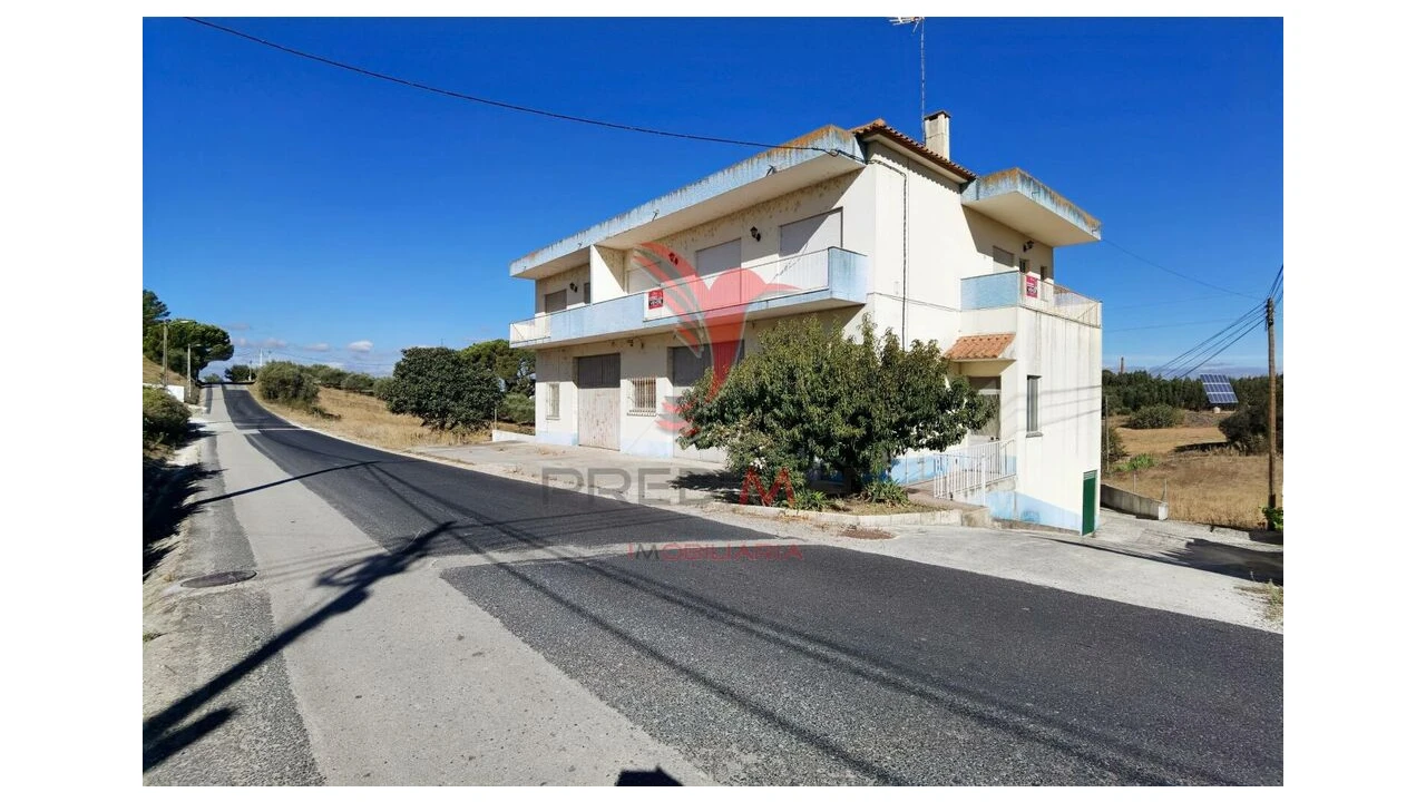 Moradia T7 para Venda em Azoia de Cima e Tremês Foto 1