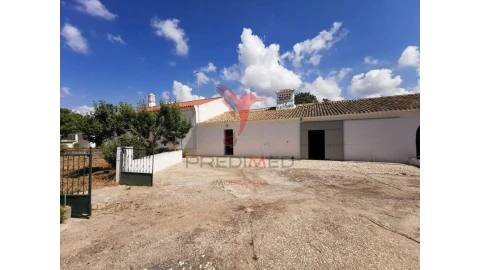 Moradia T4 para Venda em Loule (São Clemente)