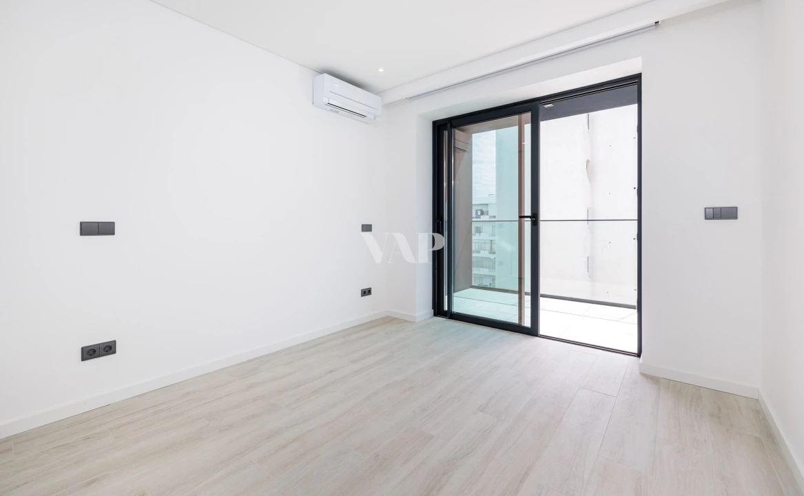 Apartamento T2 para Venda em Quarteira Foto 8