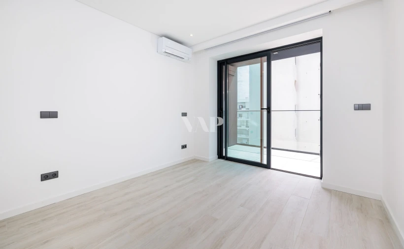 Apartamento T2 para Venda em Quarteira Foto 8