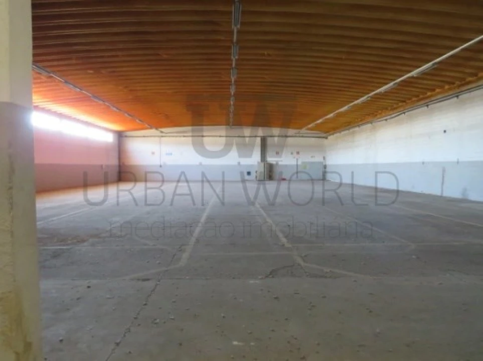 Armazém para Venda em Salvaterra de Magos e Foros de Salvaterra Foto 1