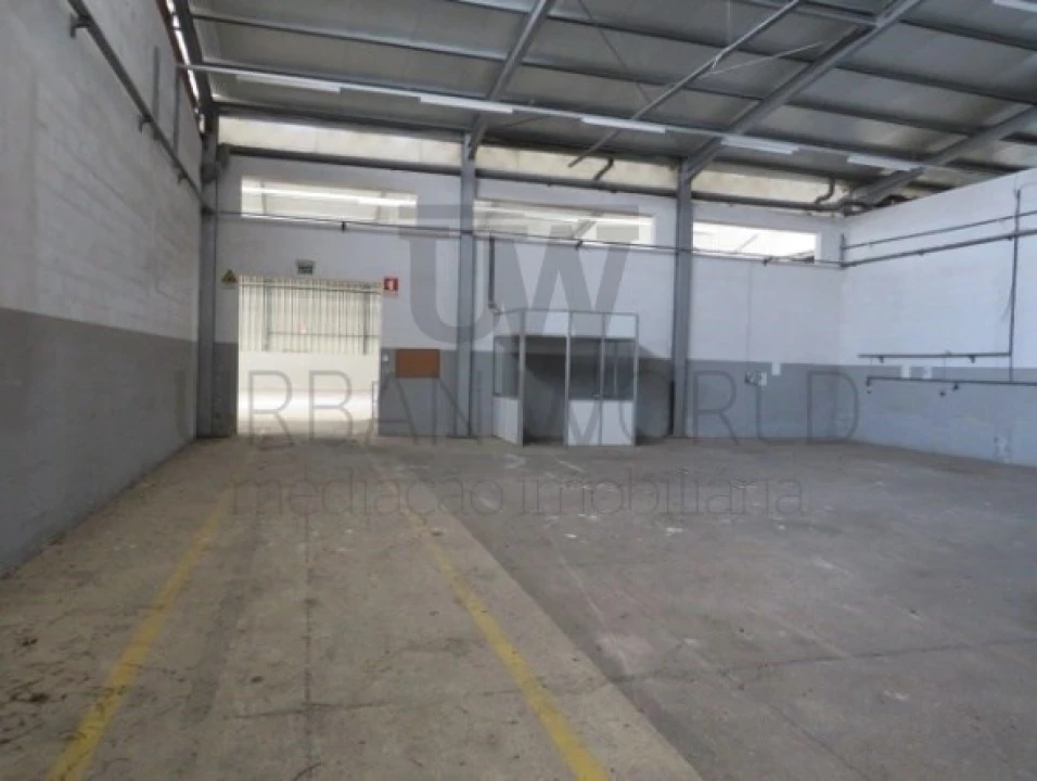 Armazém para Venda em Salvaterra de Magos e Foros de Salvaterra Foto 2