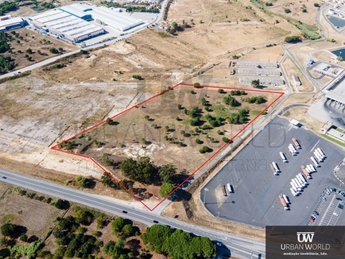 Terreno Comércio / Armazém para Venda em Aveiras de Cima Foto 2