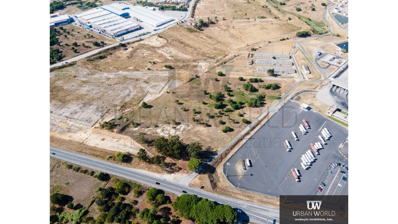 Terreno Comércio / Armazém para Venda em Aveiras de Cima Foto 4