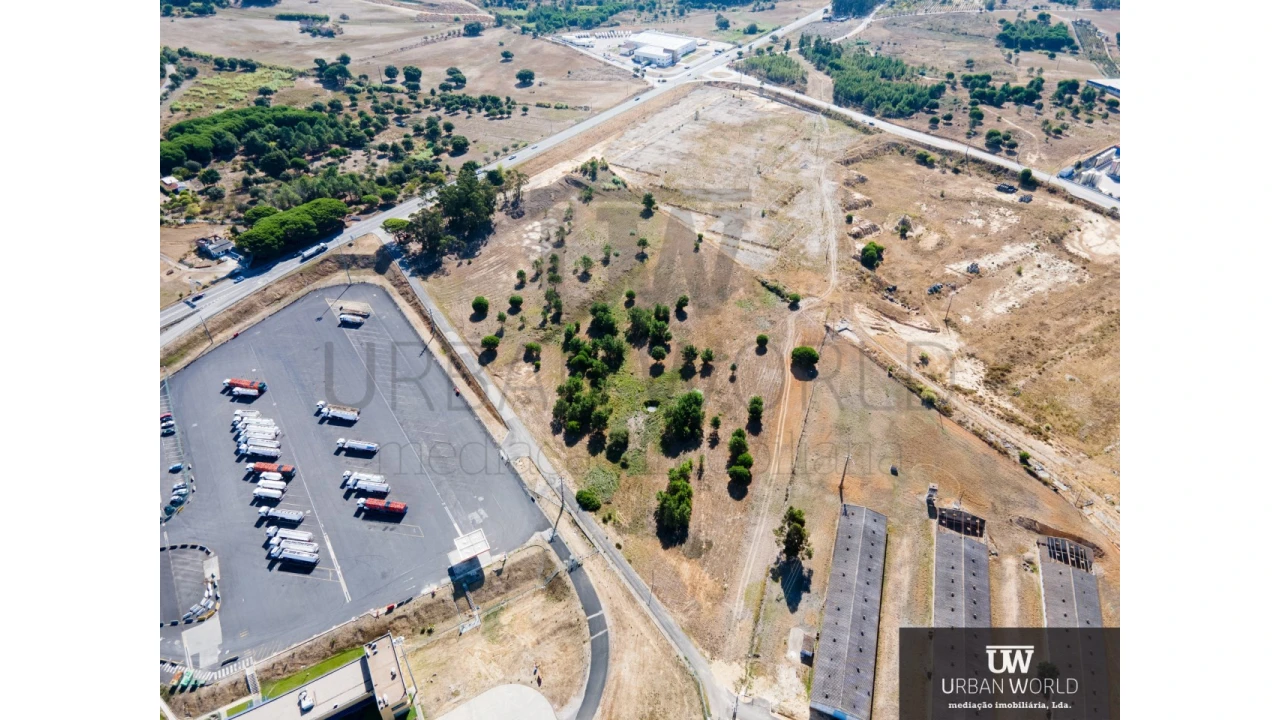 Terreno Comércio / Armazém para Venda em Aveiras de Cima Foto 6