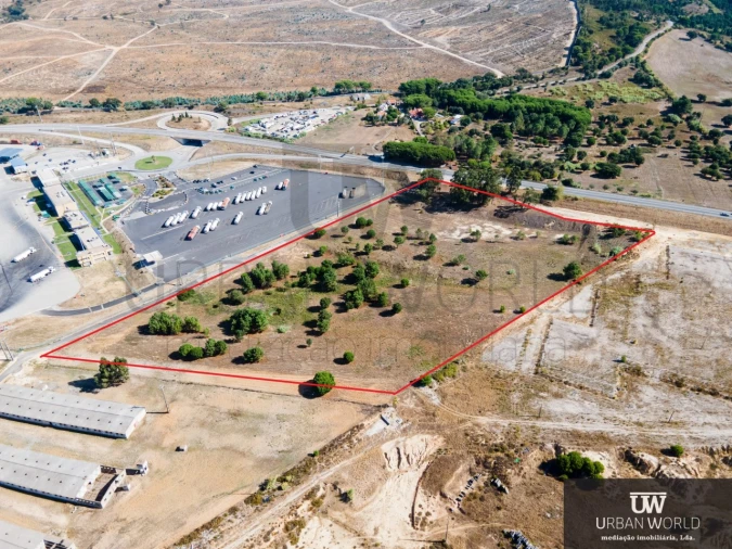 Terreno Comércio / Armazém para Venda em Aveiras de Cima Foto 1