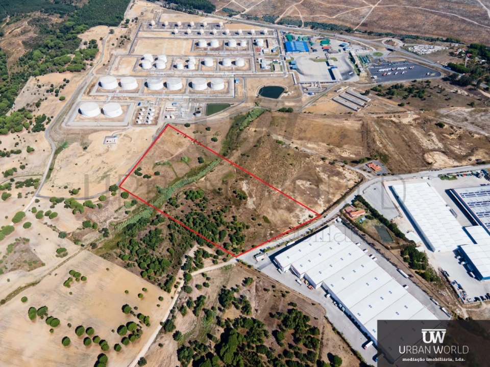 Terreno Comércio / Armazém para Venda em Aveiras de Cima Foto 1