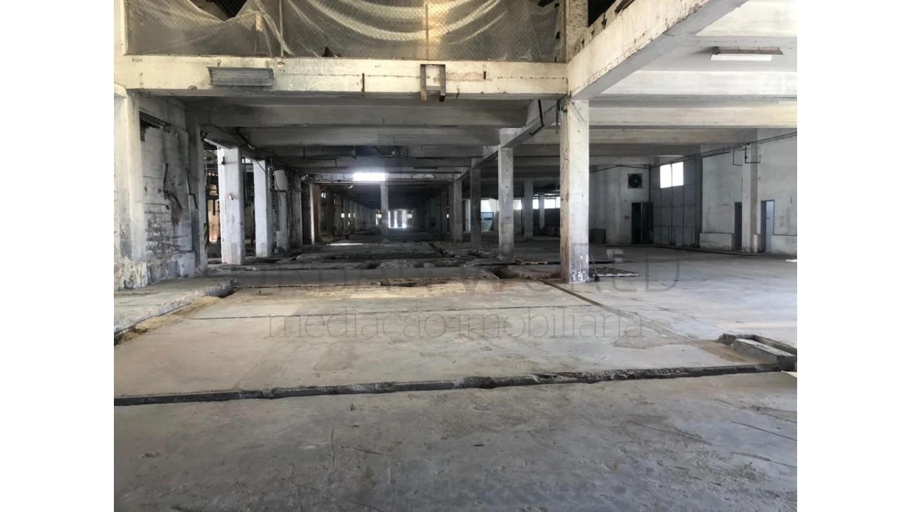 Armazém para Venda em Vila Franca de Xira Foto 15