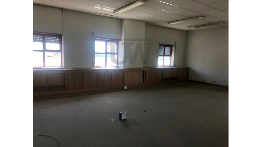 Armazém para Venda em Vila Franca de Xira Foto 17