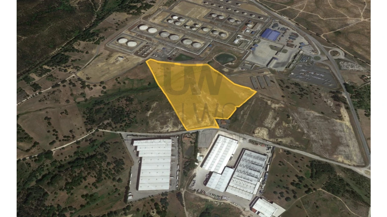 Terreno Comércio / Armazém para Venda em Aveiras de Cima Foto 2