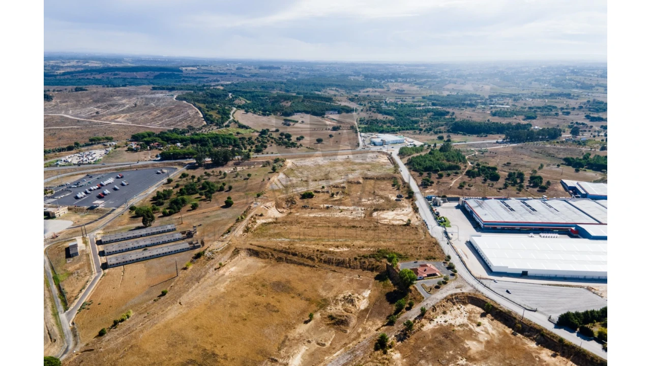 Terreno Comércio / Armazém para Venda em Aveiras de Cima Foto 4