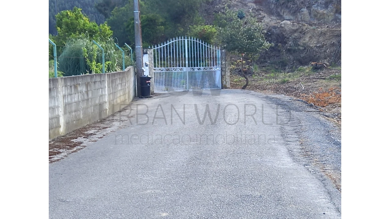 Terreno Comércio / Armazém para Venda em Lousa Foto 3