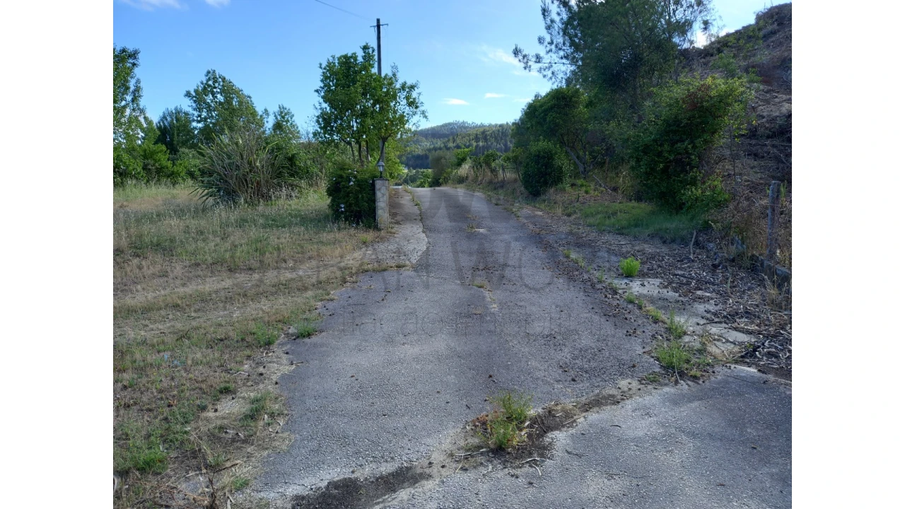 Terreno Comércio / Armazém para Venda em Lousa Foto 5
