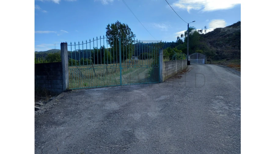 Terreno Comércio / Armazém para Venda em Lousa Foto 4