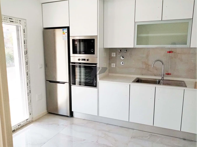 Apartamento T2 para Venda em Seixal Foto 6