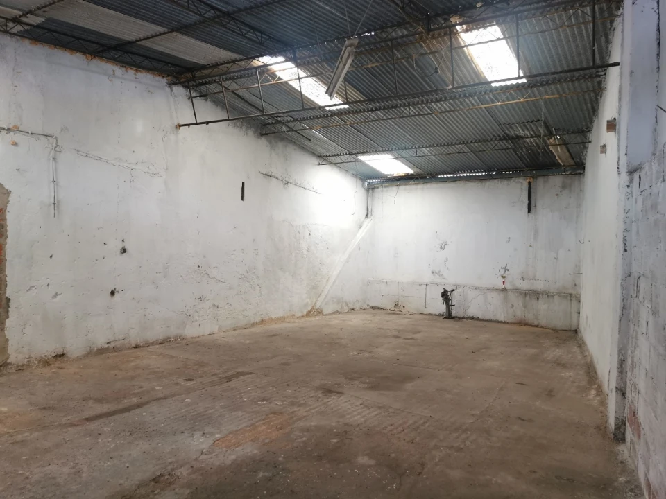 Armazém para Venda em Olhão Foto 3