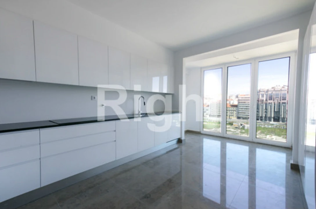 Apartamento T3 para Venda em Avenidas Novas Foto 1