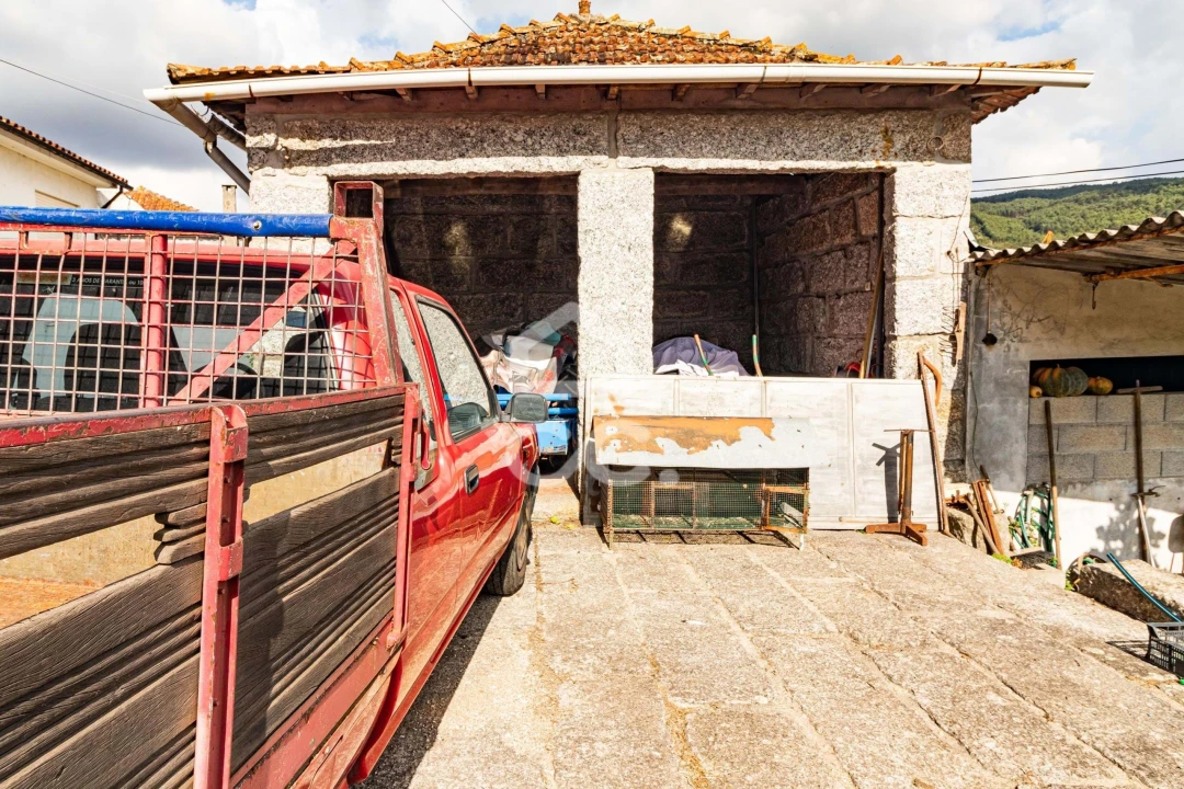 Moradia T9 para Venda em Urgezes Foto 29