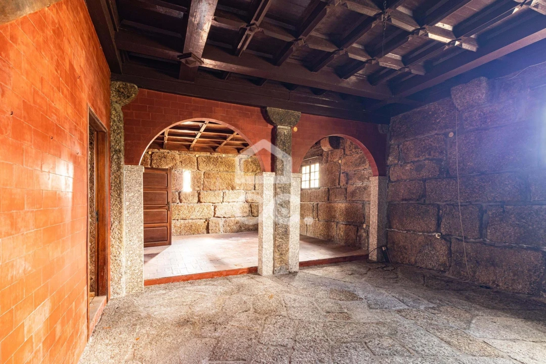 Moradia T9 para Venda em Urgezes Foto 3