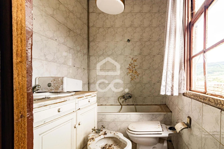 Moradia T9 para Venda em Urgezes Foto 21