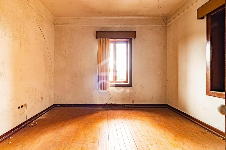 Moradia T9 para Venda em Urgezes Foto 11