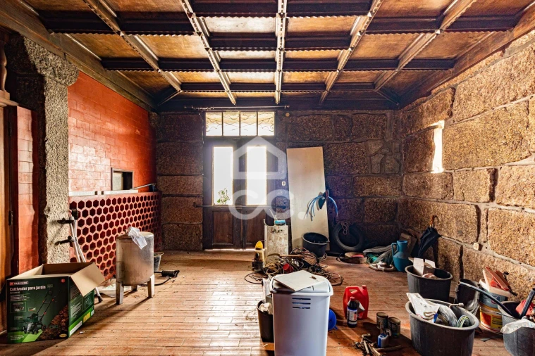 Moradia T9 para Venda em Urgezes Foto 9