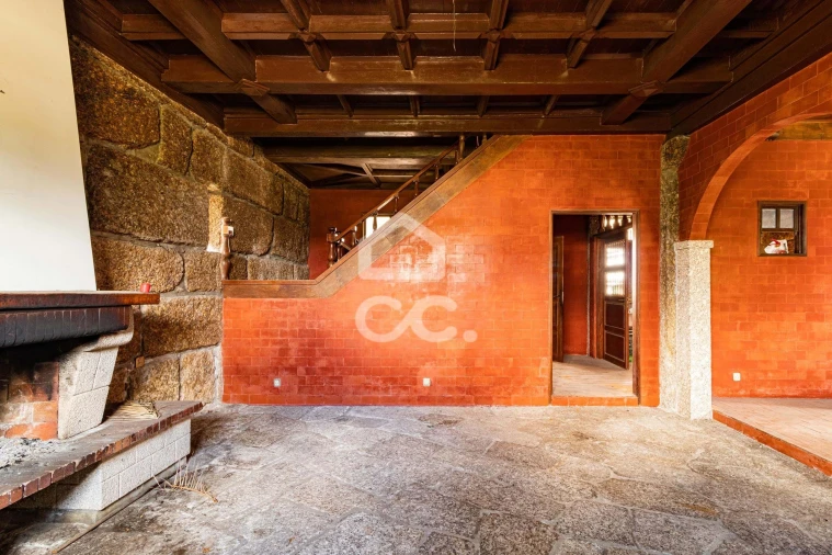 Moradia T9 para Venda em Urgezes Foto 6