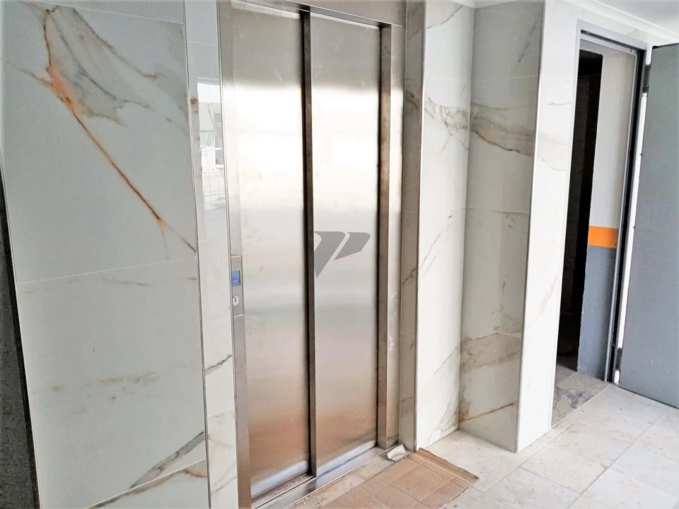Apartamento T3 para Venda em Seixal Foto 10