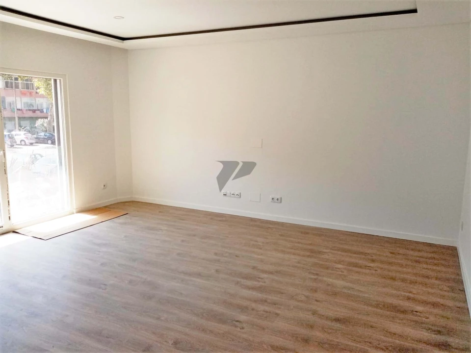 Apartamento T3 para Venda em Seixal Foto 2