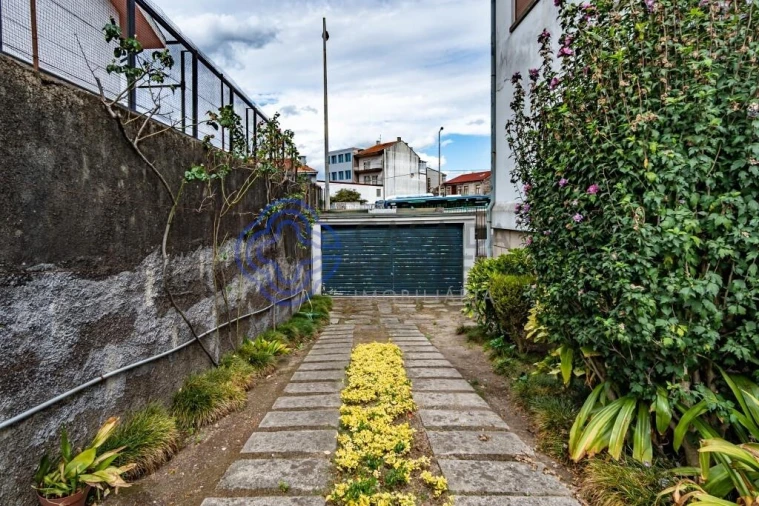 Moradia T6 para Venda em Paranhos Foto 3