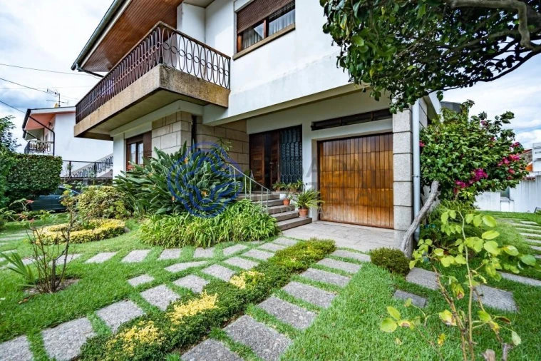 Moradia T6 para Venda em Paranhos Foto 5