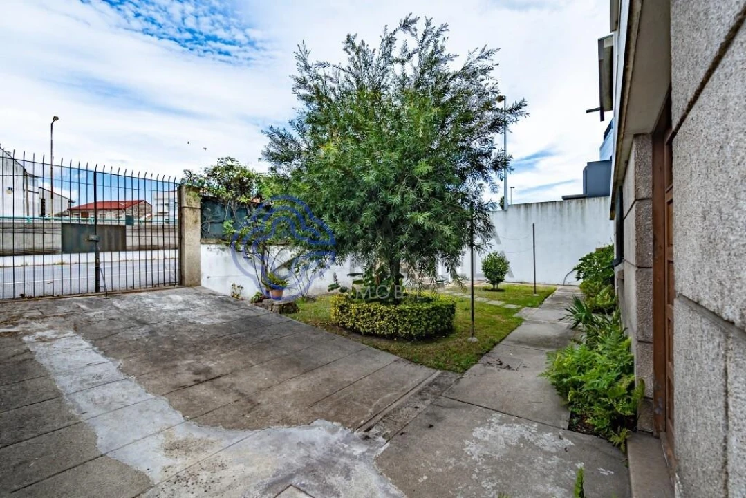 Moradia T6 para Venda em Paranhos Foto 2