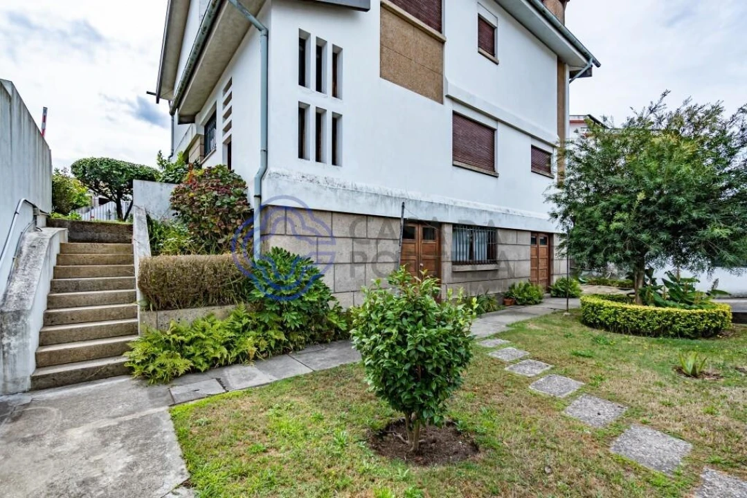 Moradia T6 para Venda em Paranhos Foto 1